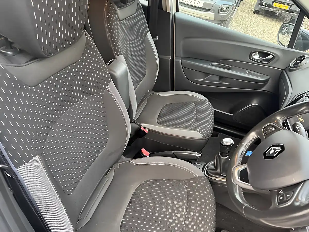 Used 2017 Renault Captur Dynamique S Nav White - Interior and Exterior details 14