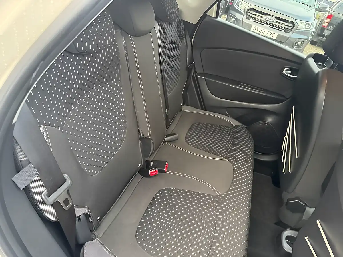 Used 2017 Renault Captur Dynamique S Nav White - Interior and Exterior details 16