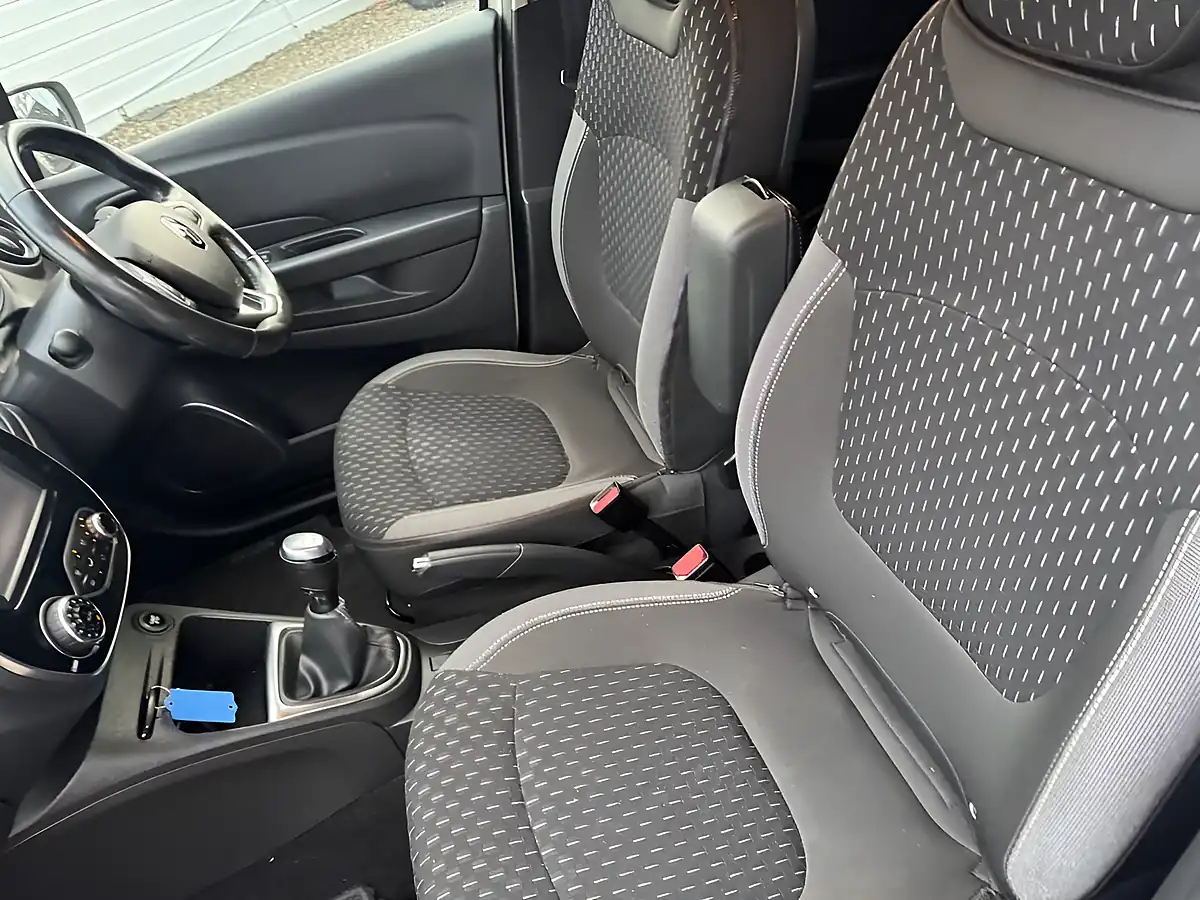 Used 2017 Renault Captur Dynamique S Nav White - Interior and Exterior details 18