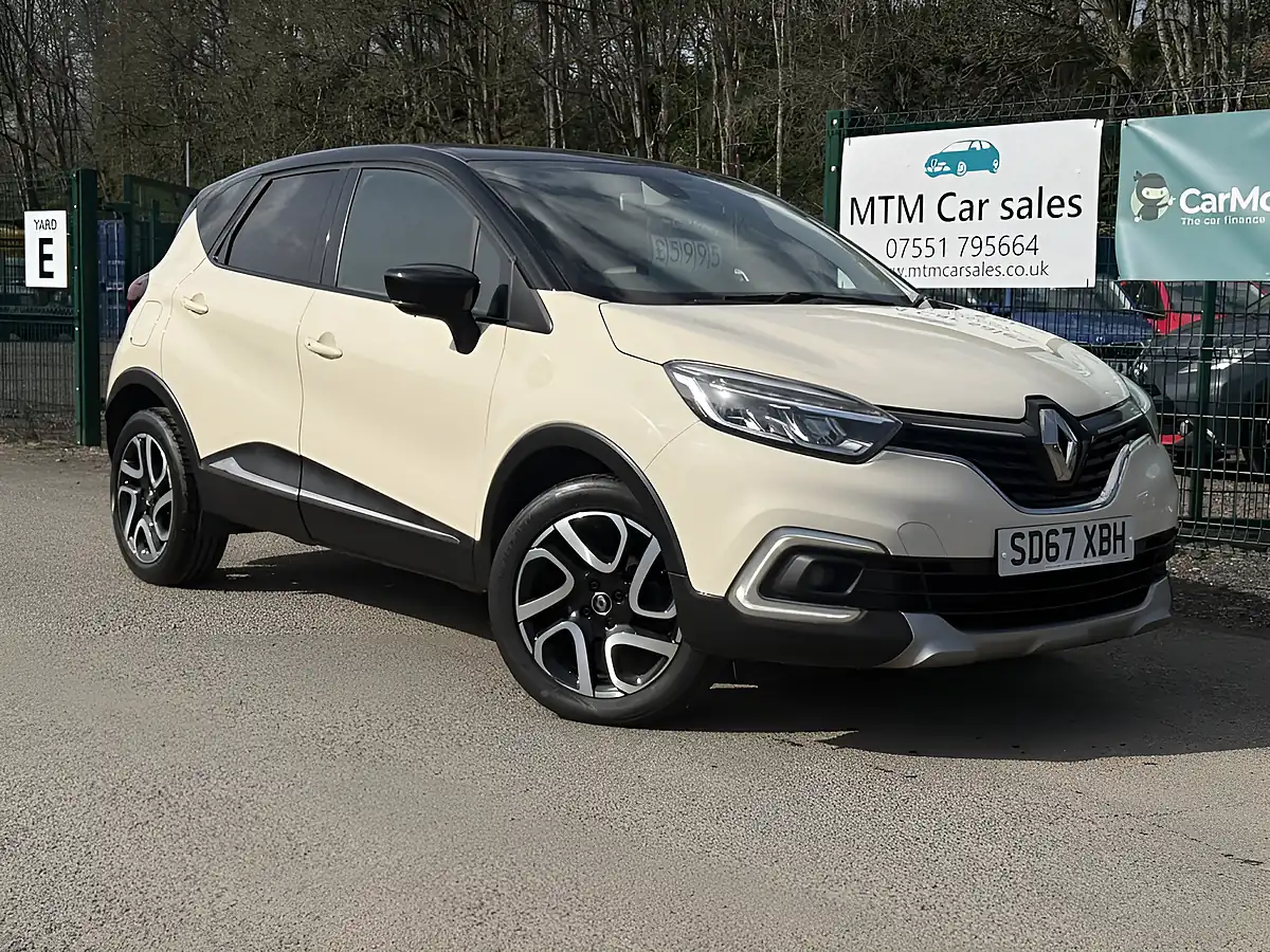 Used 2017 Renault Captur Dynamique S Nav White - Front View