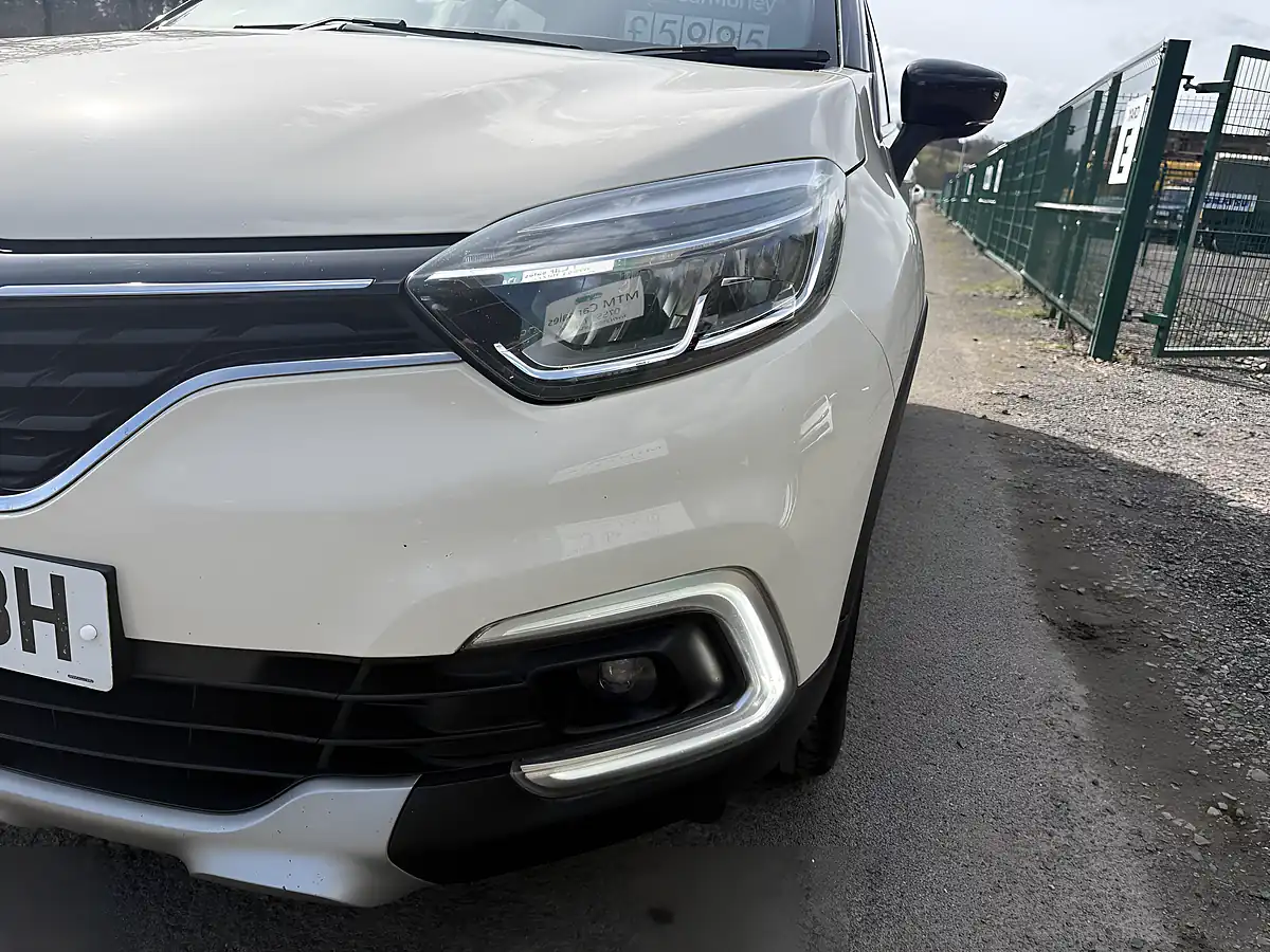 Used 2017 Renault Captur Dynamique S Nav White - Interior and Exterior details 11