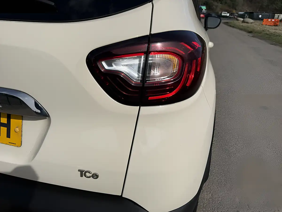 Used 2017 Renault Captur Dynamique S Nav White - Interior and Exterior details 13