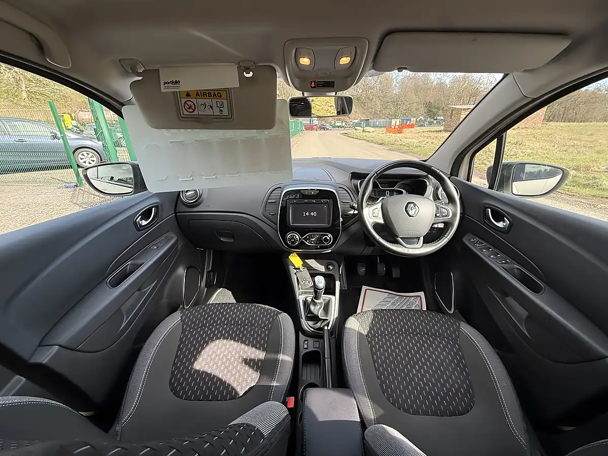 Used 2017 Renault Captur Dynamique S Nav White - Interior and Exterior details 14