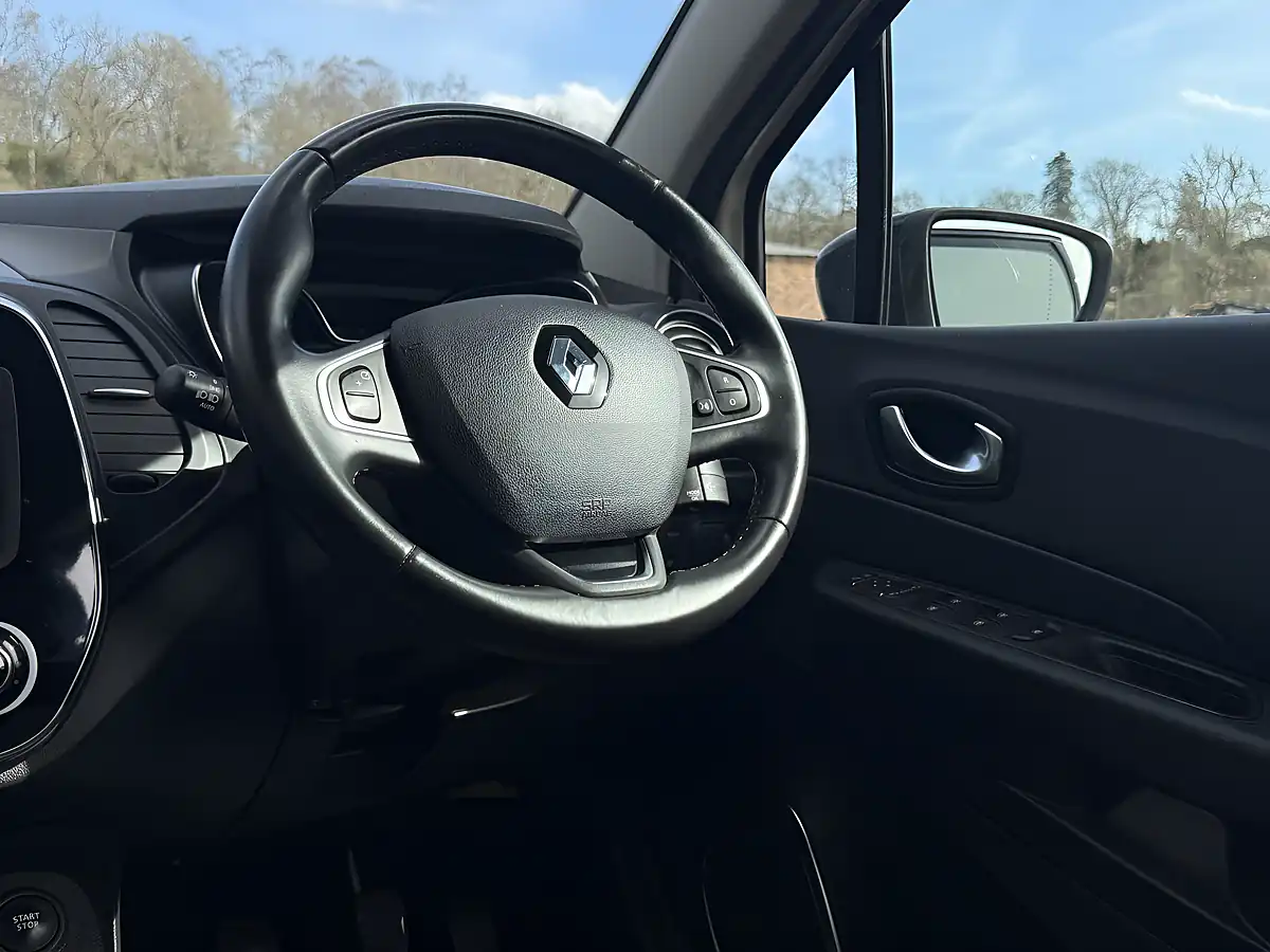 Used 2017 Renault Captur Dynamique S Nav White - Interior and Exterior details 15