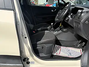 Used 2017 Renault Captur Dynamique S Nav White - Interior and Exterior details 16