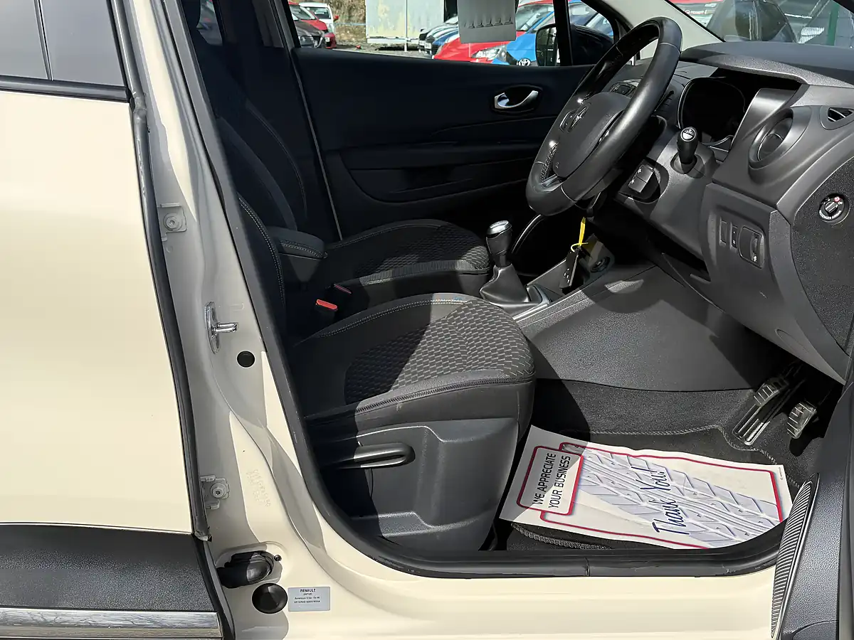 Used 2017 Renault Captur Dynamique S Nav White - Interior and Exterior details 16