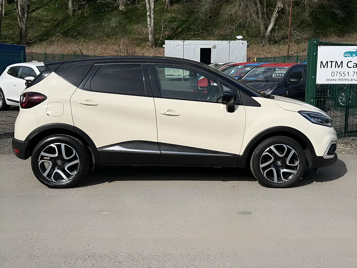 Used 2017 Renault Captur Dynamique S Nav White - Interior and Exterior details 5