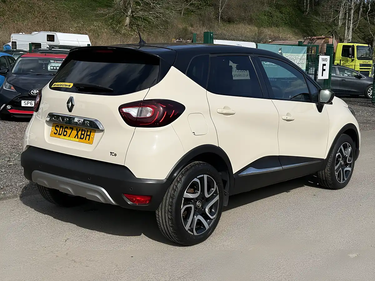 Used 2017 Renault Captur Dynamique S Nav White - Interior and Exterior details 6