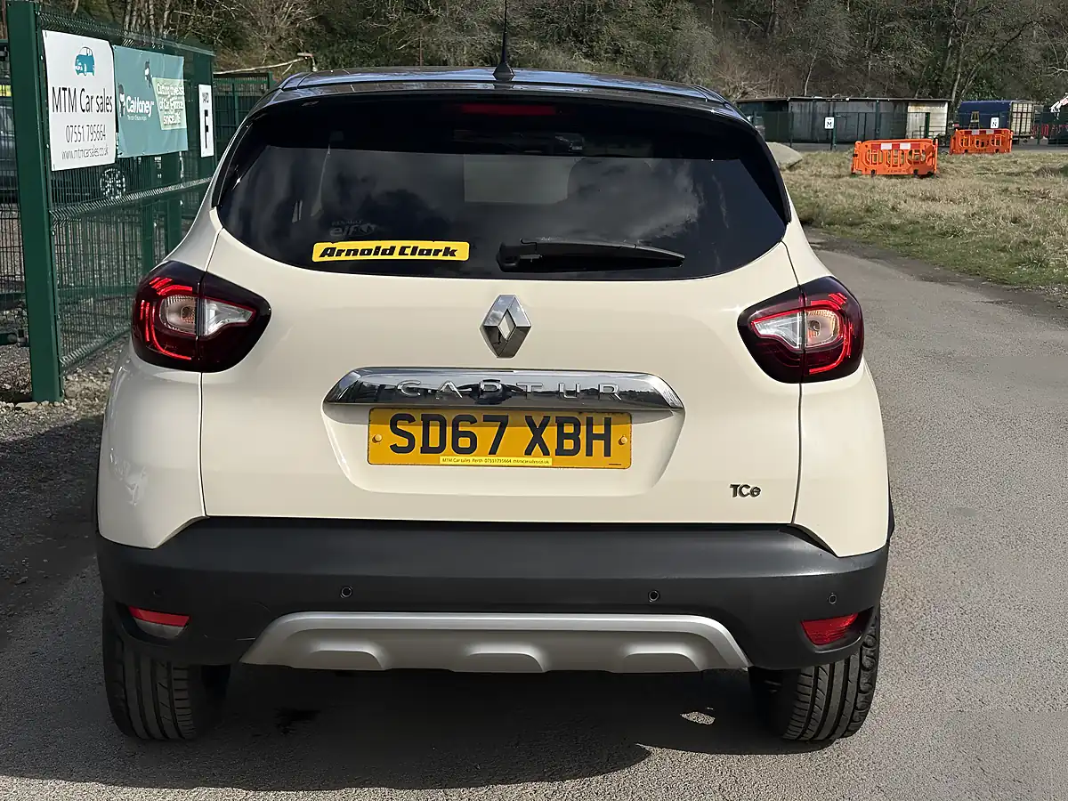 Used 2017 Renault Captur Dynamique S Nav White - Interior and Exterior details 7