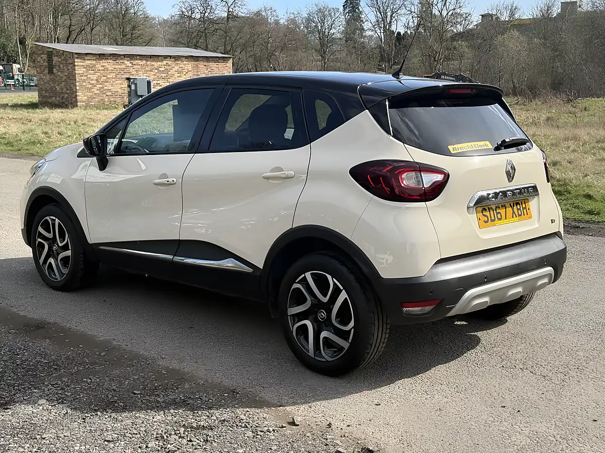 Used 2017 Renault Captur Dynamique S Nav White - Interior and Exterior details 8