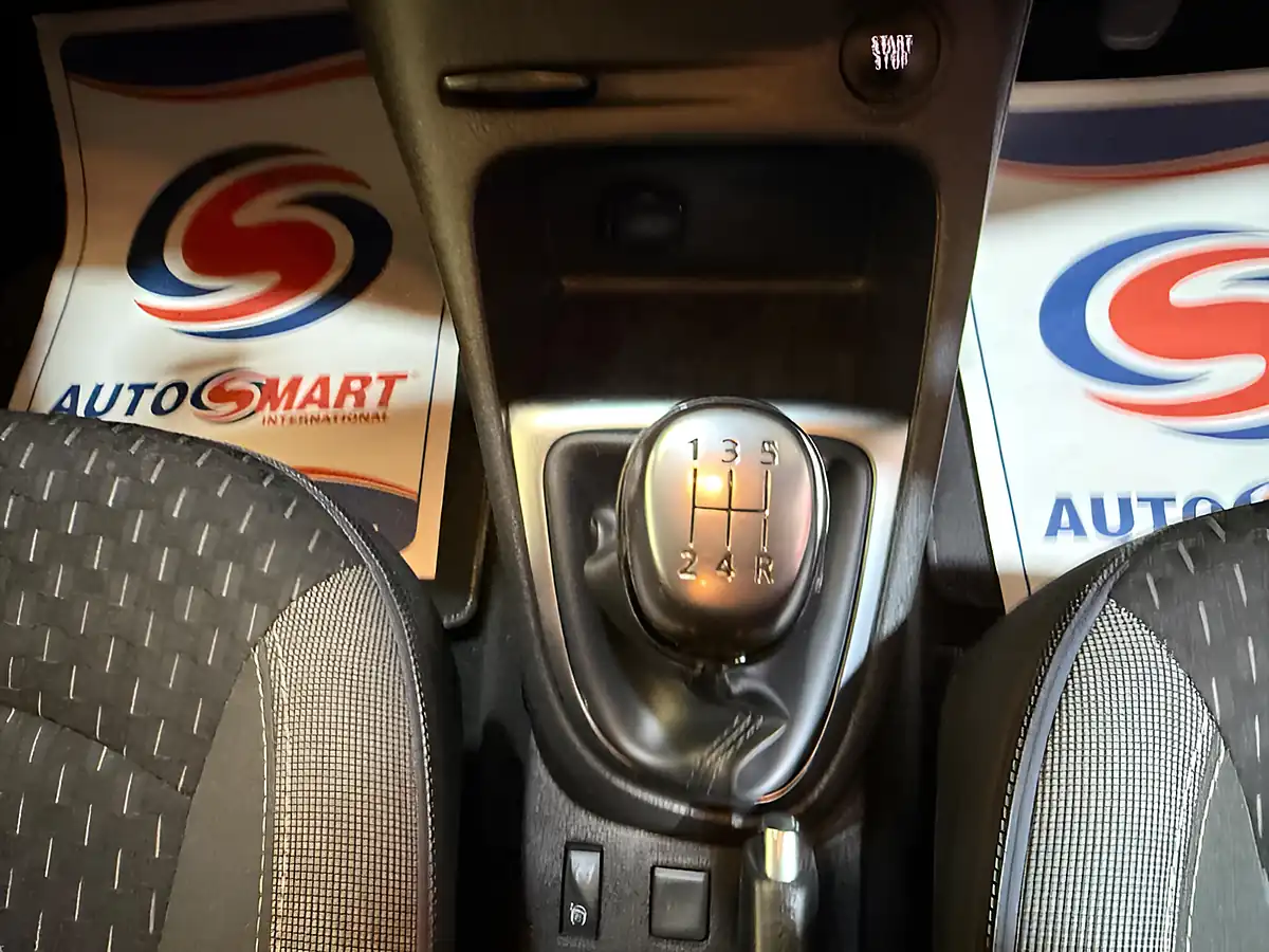 Used 2017 Renault Captur Dynamique S Nav White - Interior and Exterior details 18