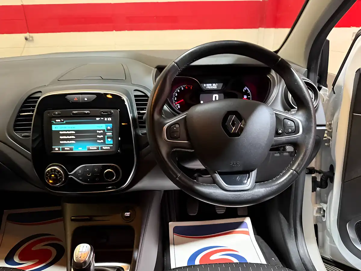 Used 2017 Renault Captur Dynamique S Nav White - Interior and Exterior details 20
