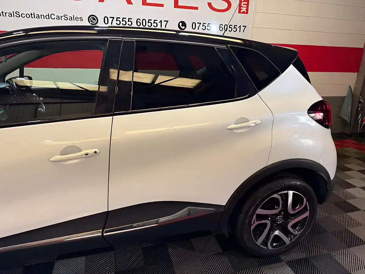 Used 2017 Renault Captur Dynamique S Nav White - Interior and Exterior details 4