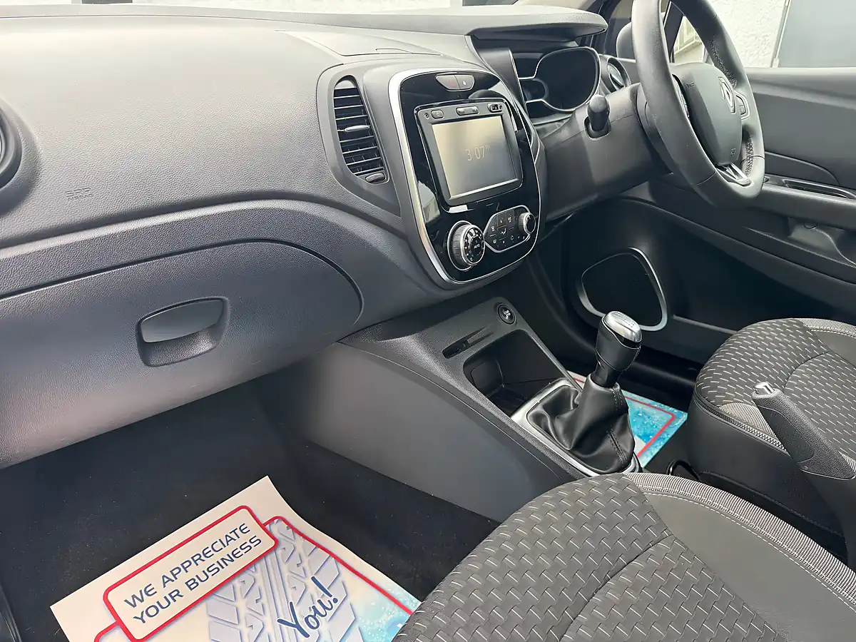 Used 2017 Renault Captur Energy Dynamique Nav Diamond Black - Interior and Exterior details 4