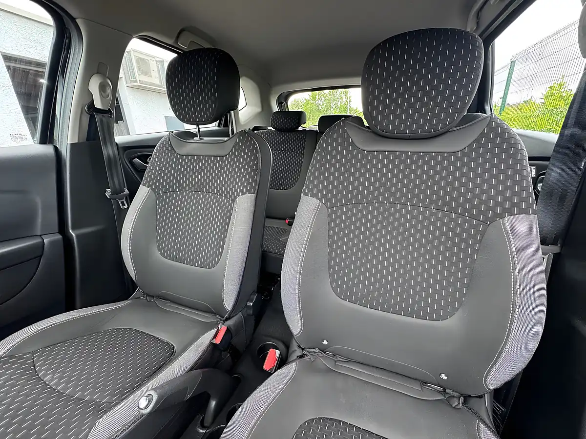 Used 2017 Renault Captur Energy Dynamique Nav Diamond Black - Interior and Exterior details 5