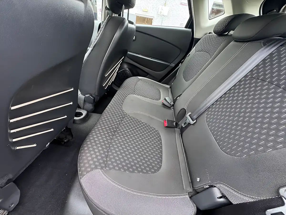 Used 2017 Renault Captur Energy Dynamique Nav Diamond Black - Interior and Exterior details 6