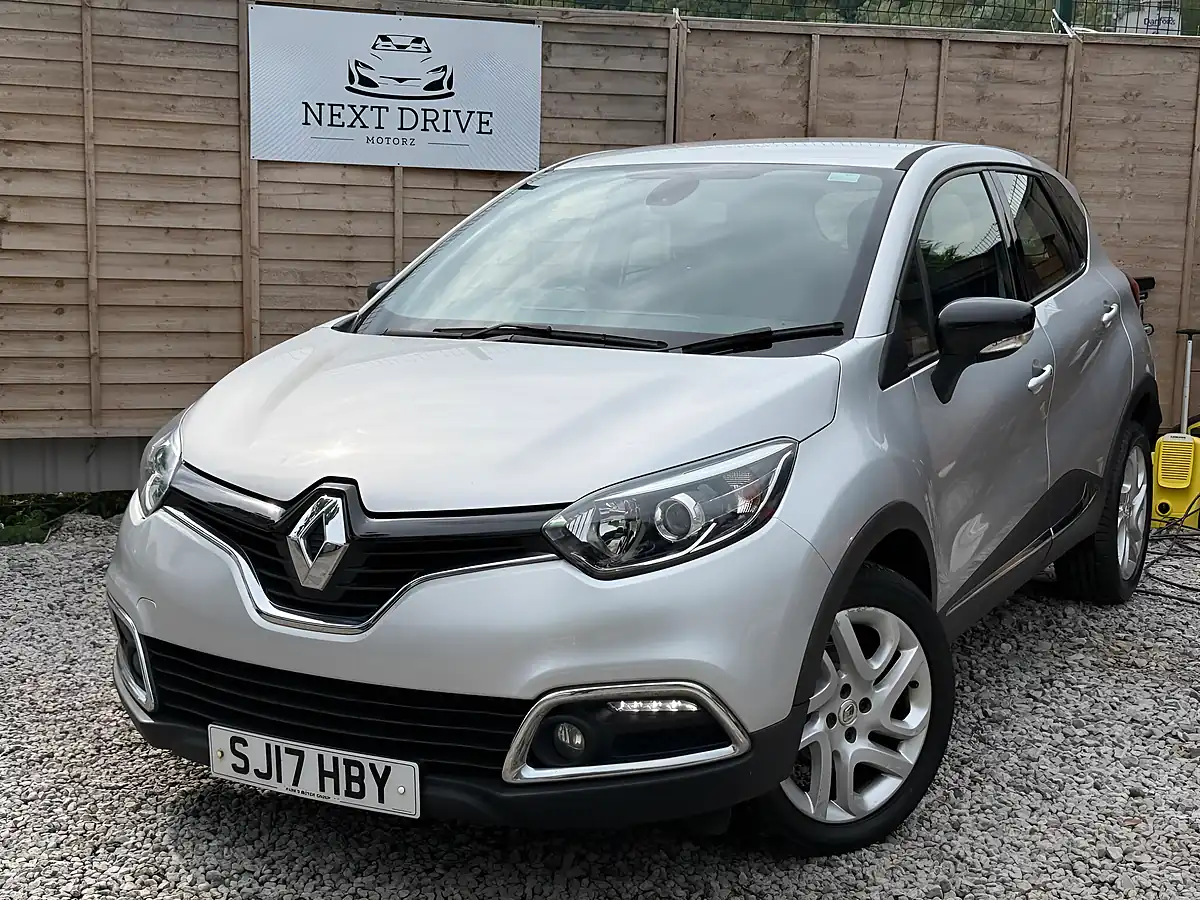Used 2017 Renault Captur Energy Dynamique Nav Silver - Front View