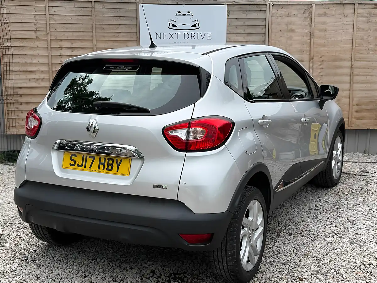 Used 2017 Renault Captur Energy Dynamique Nav Silver - Interior and Exterior details 10