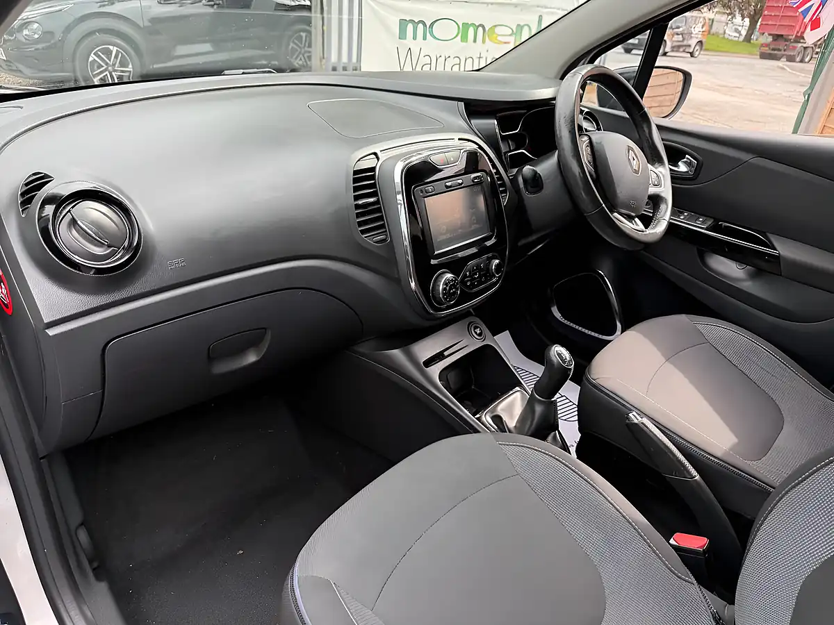 Used 2017 Renault Captur Energy Dynamique Nav Silver - Interior and Exterior details 11