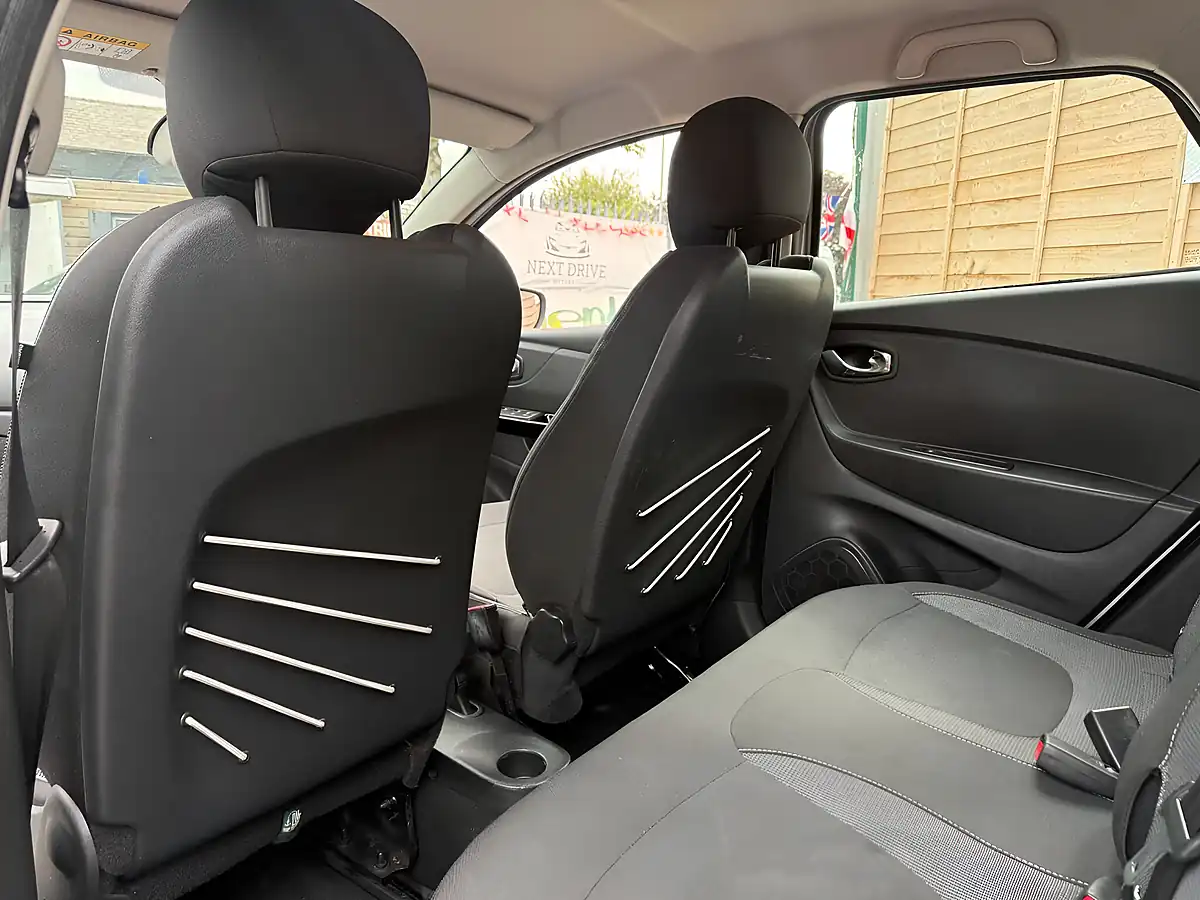 Used 2017 Renault Captur Energy Dynamique Nav Silver - Interior and Exterior details 13