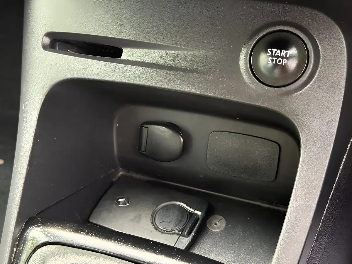 Used 2017 Renault Captur Energy Dynamique Nav Silver - Interior and Exterior details 14
