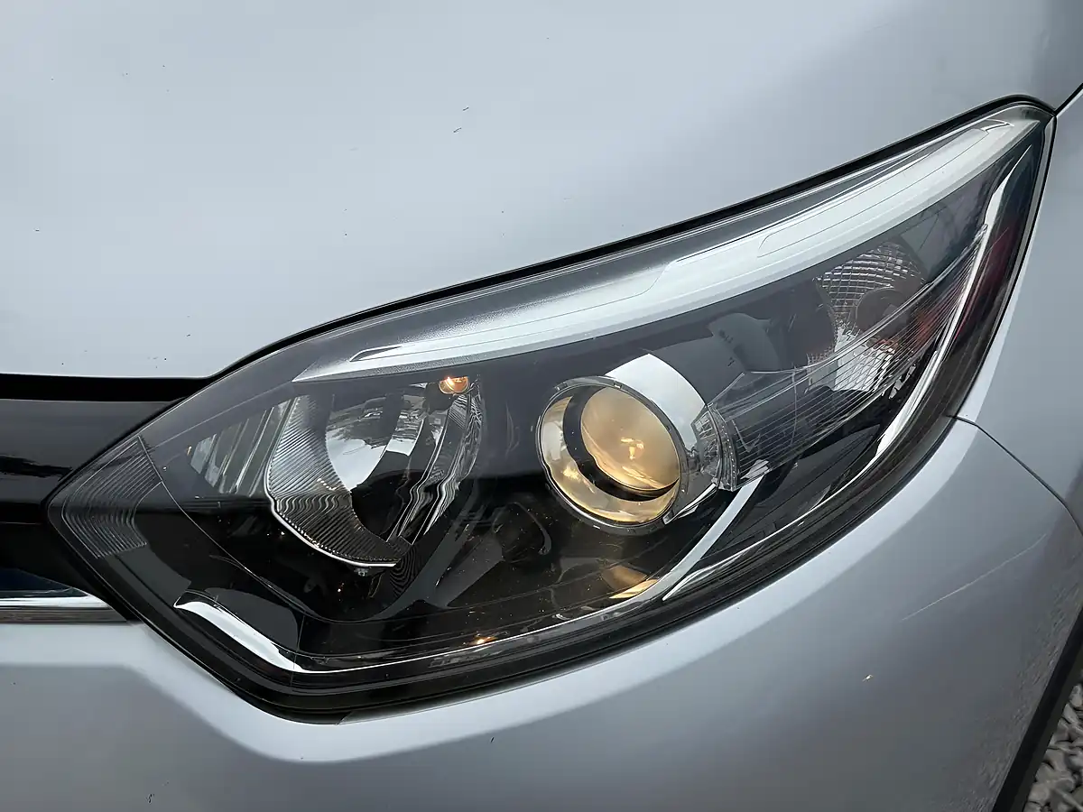 Used 2017 Renault Captur Energy Dynamique Nav Silver - Interior and Exterior details 17