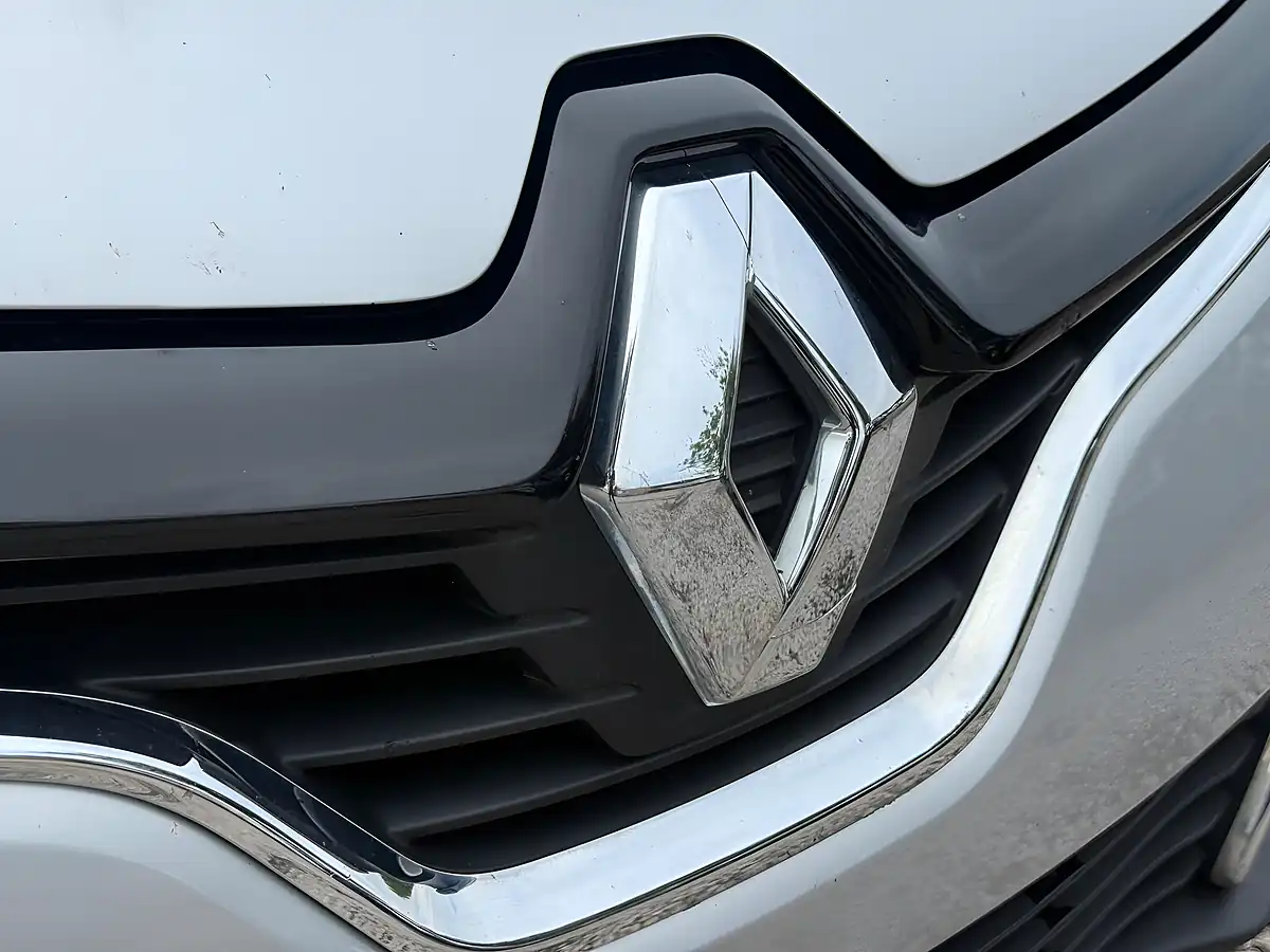Used 2017 Renault Captur Energy Dynamique Nav Silver - Interior and Exterior details 18