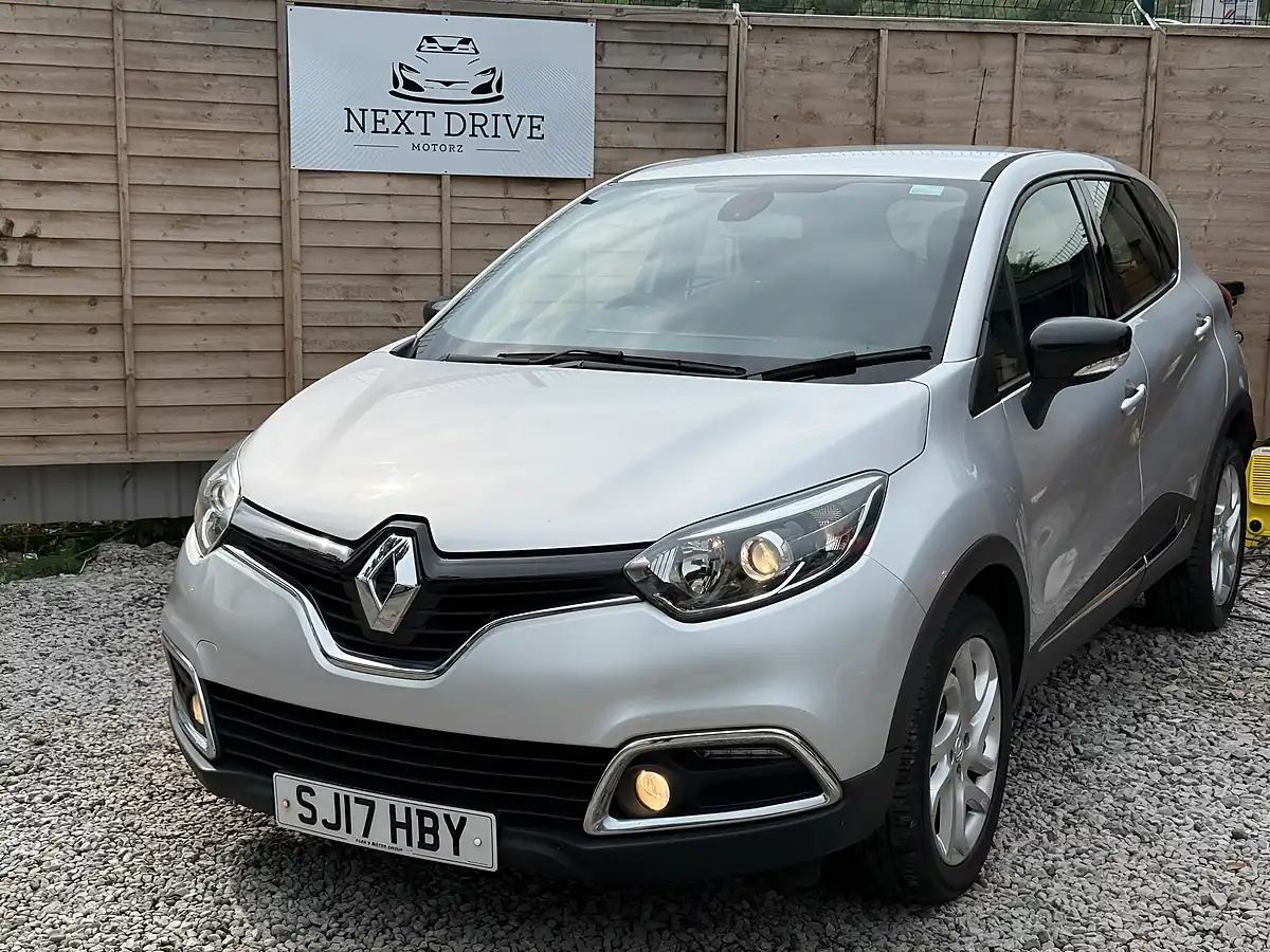 Used 2017 Renault Captur Energy Dynamique Nav Silver - Interior and Exterior details 6