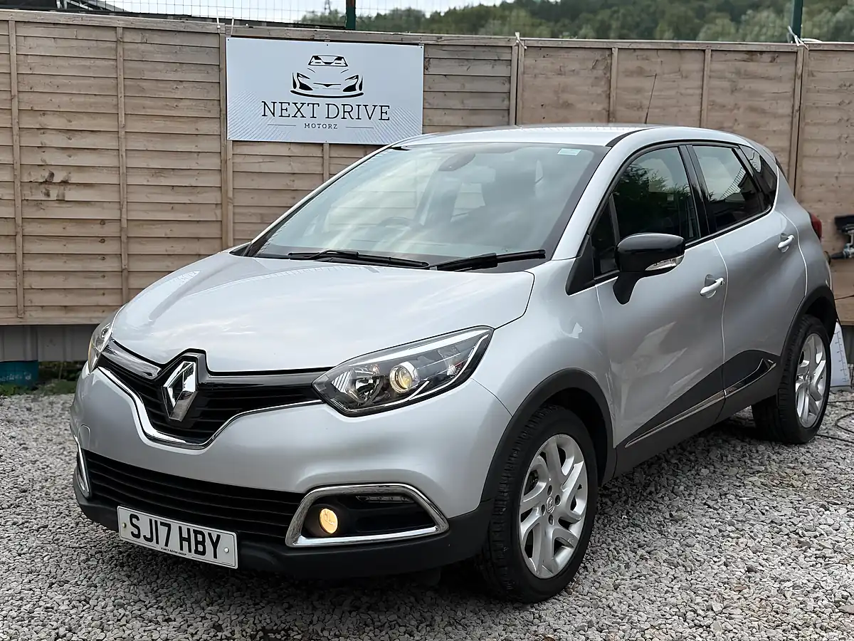 Used 2017 Renault Captur Energy Dynamique Nav Silver - Interior and Exterior details 7
