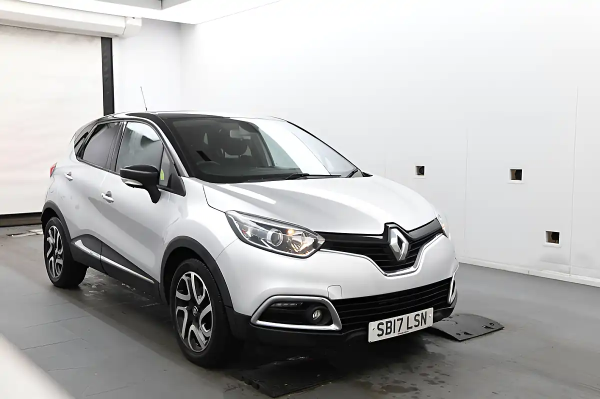 Used 2017 Renault Captur Energy Dynamique S Nav Silver - Front View