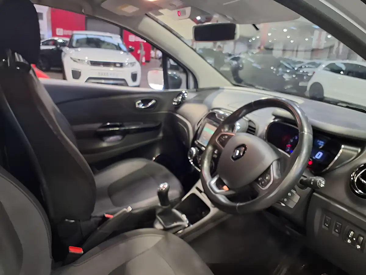 Used 2017 Renault Captur Energy Dynamique S Nav Silver - Interior and Exterior details 11