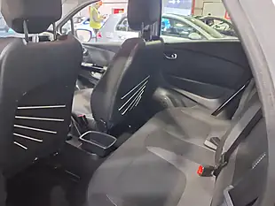 Used 2017 Renault Captur Energy Dynamique S Nav Silver - Interior and Exterior details 12