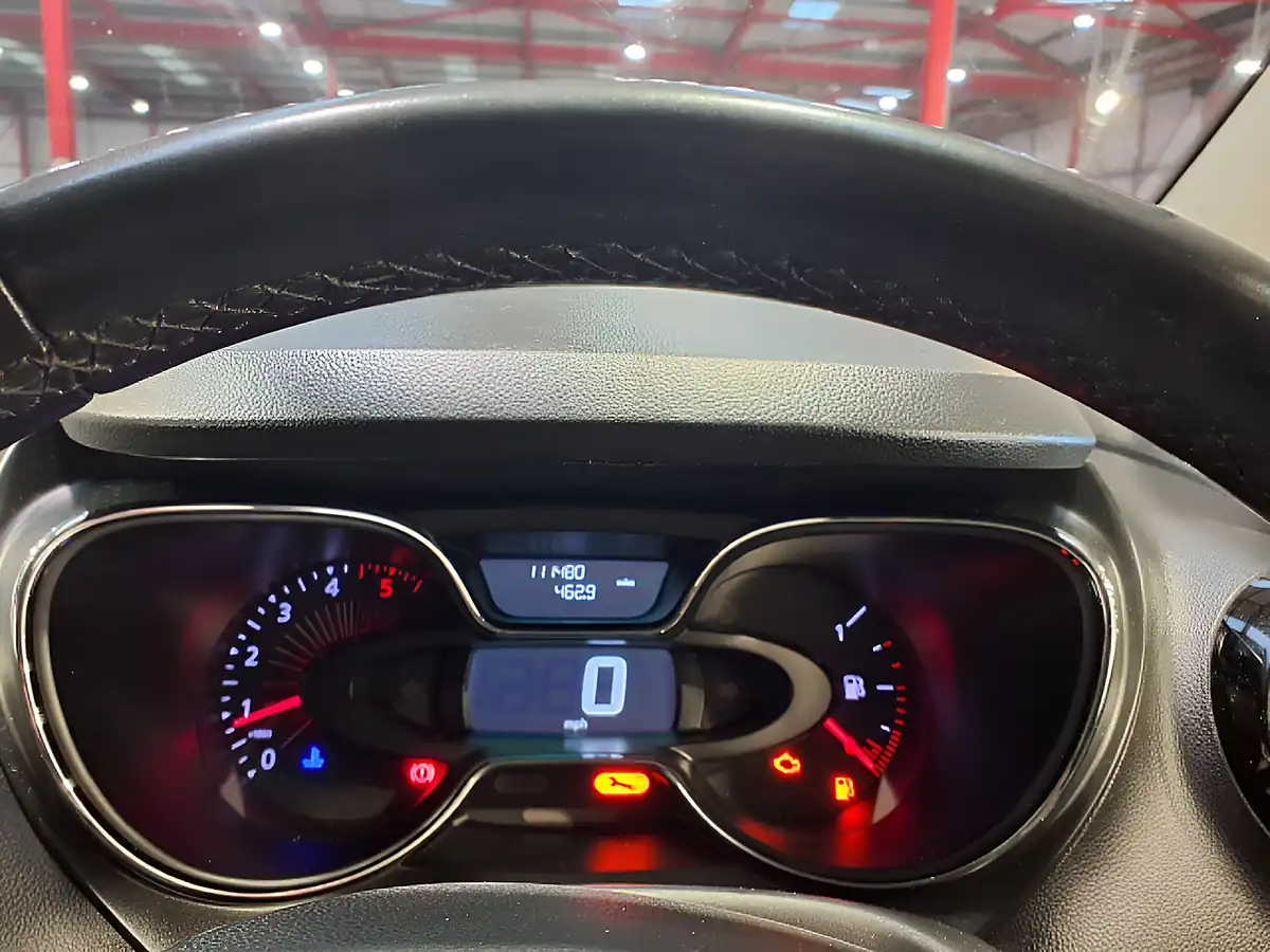 Used 2017 Renault Captur Energy Dynamique S Nav Silver - Interior and Exterior details 13