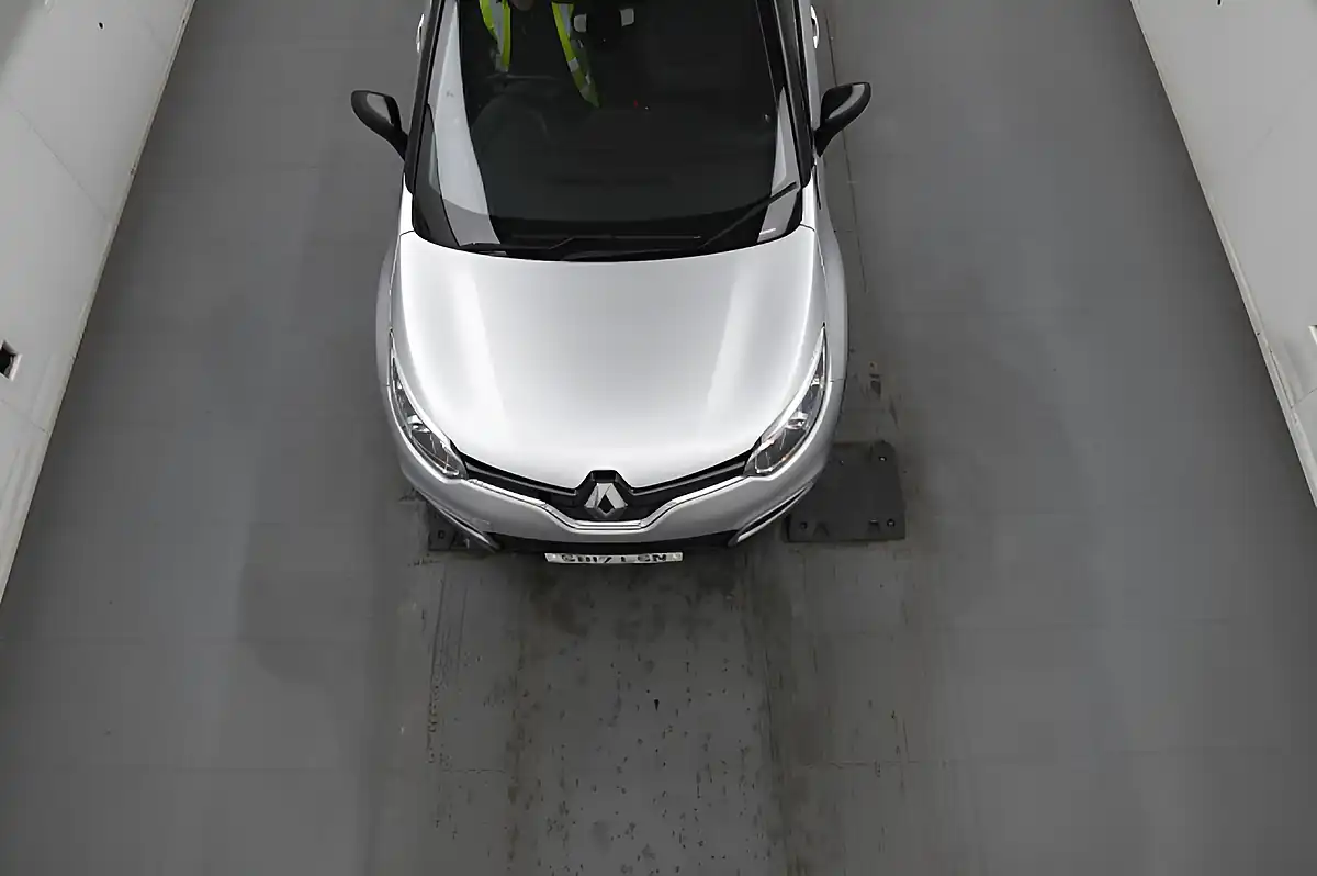 Used 2017 Renault Captur Energy Dynamique S Nav Silver - Interior and Exterior details 3