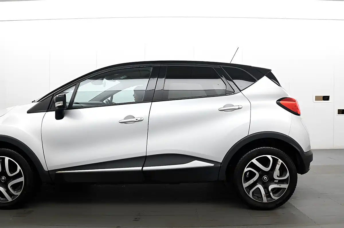 Used 2017 Renault Captur Energy Dynamique S Nav Silver - Interior and Exterior details 4