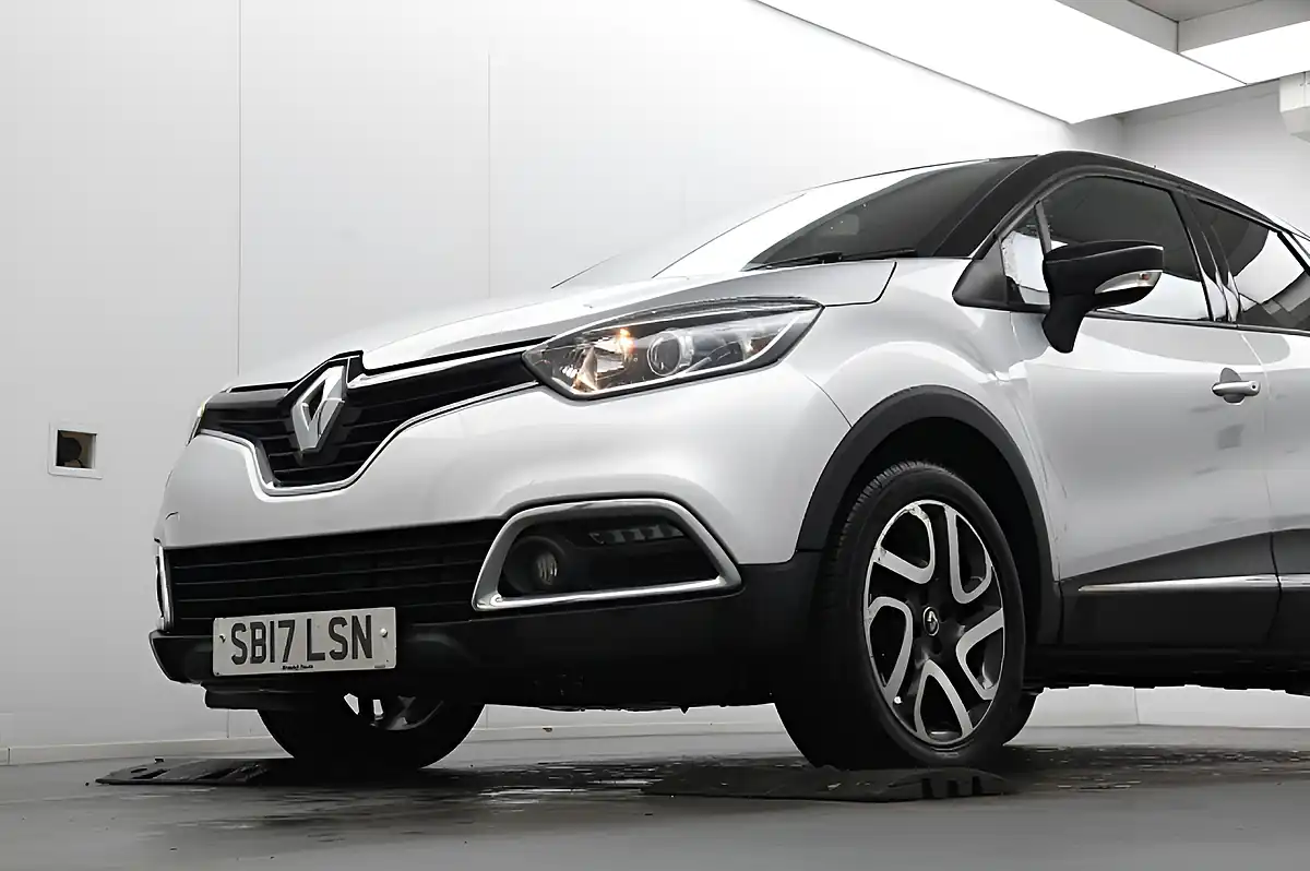 Used 2017 Renault Captur Energy Dynamique S Nav Silver - Interior and Exterior details 5