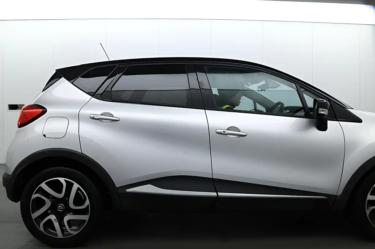 Used 2017 Renault Captur Energy Dynamique S Nav Silver - Interior and Exterior details 8