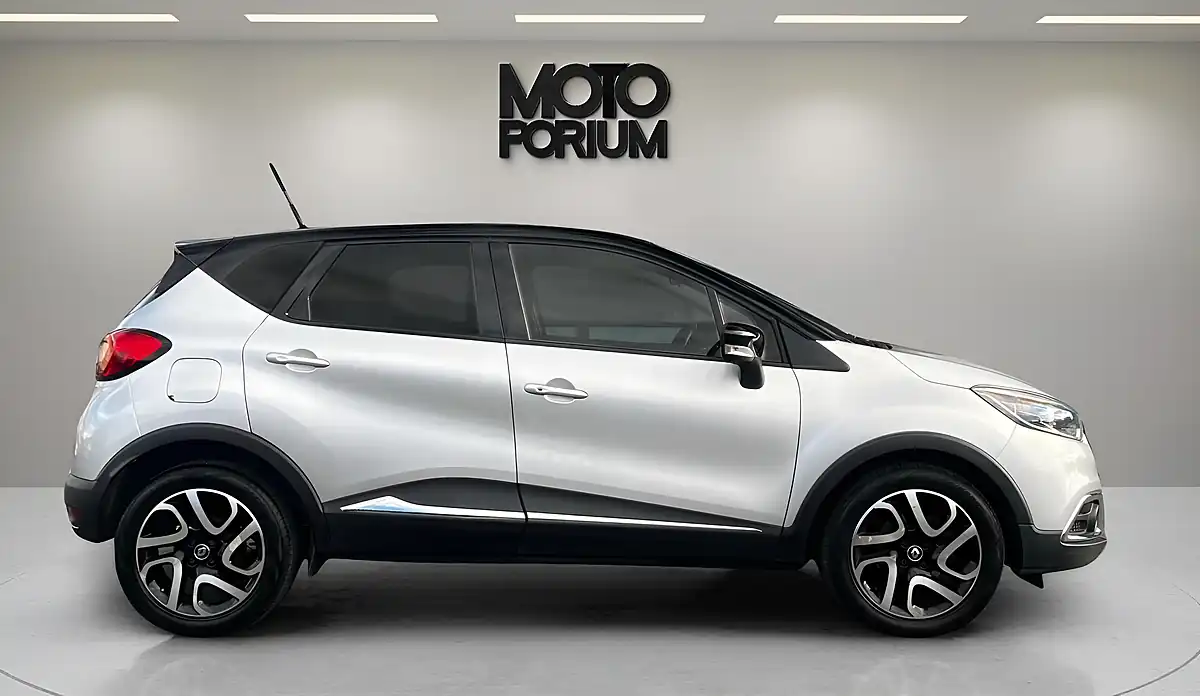Used 2017 Renault Captur Energy Dynamique S Nav Silver - Interior and Exterior details 11