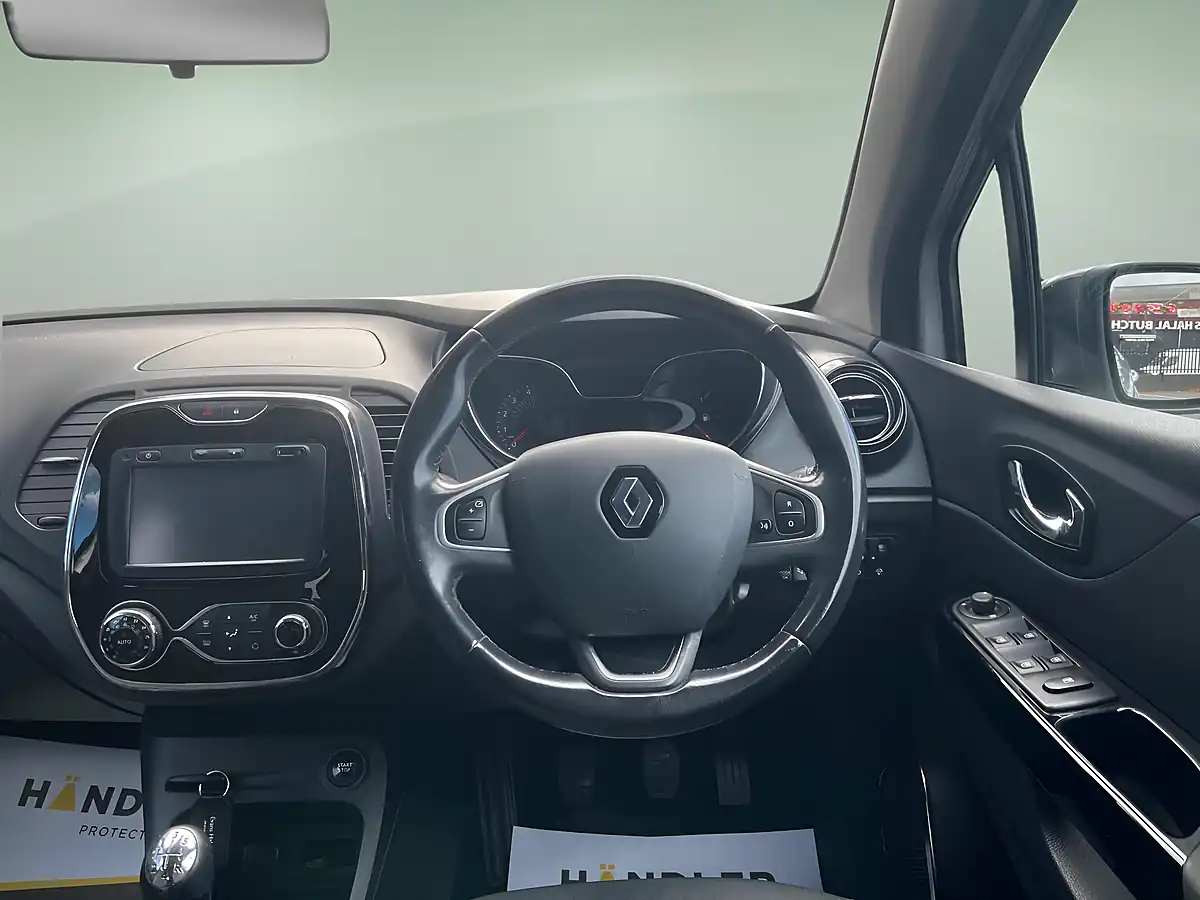 Used 2017 Renault Captur Energy Dynamique S Nav Silver - Interior and Exterior details 13
