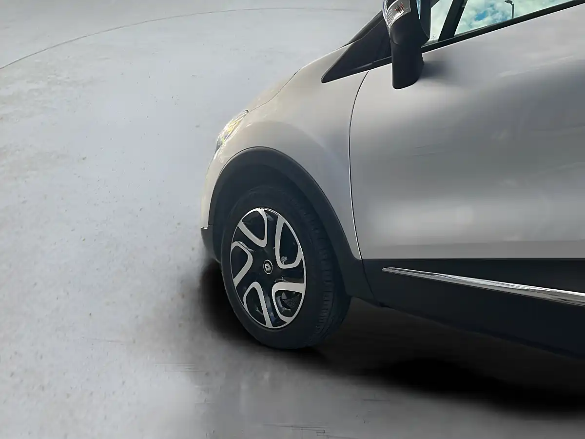 Used 2017 Renault Captur Energy Dynamique S Nav Silver - Interior and Exterior details 20