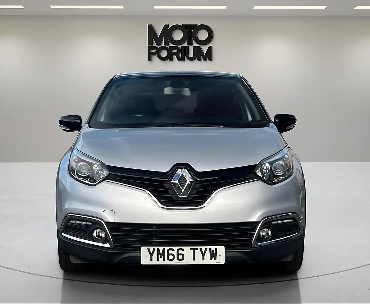 Used 2017 Renault Captur Energy Dynamique S Nav Silver - Interior and Exterior details 4