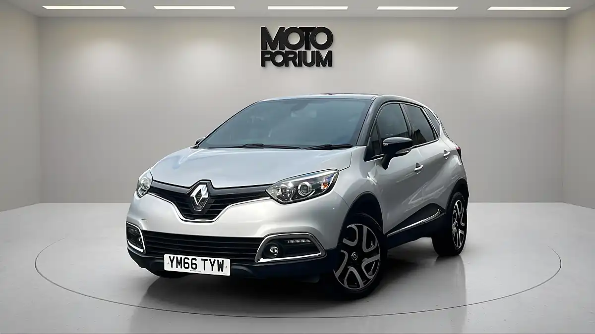 Used 2017 Renault Captur Energy Dynamique S Nav Silver - Interior and Exterior details 5