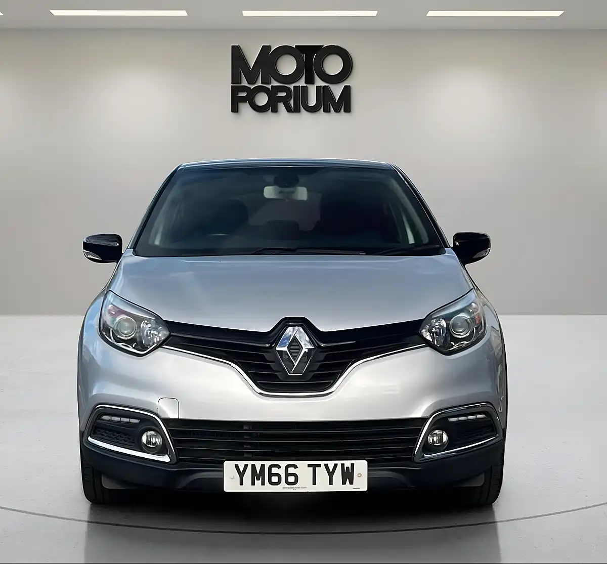 Used 2017 Renault Captur Energy Dynamique S Nav Silver - Interior and Exterior details 9