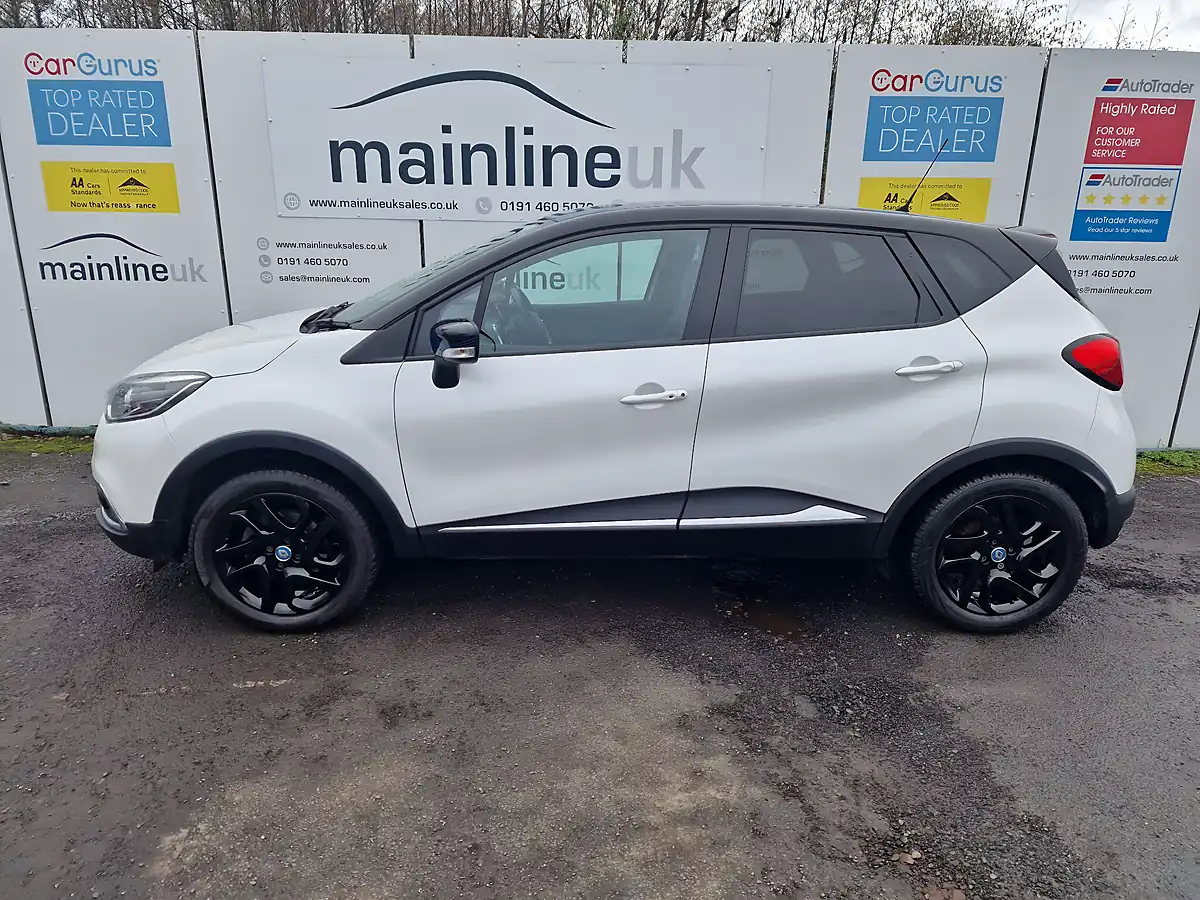 Used 2017 Renault Captur Iconic Nav White - Interior and Exterior details 10