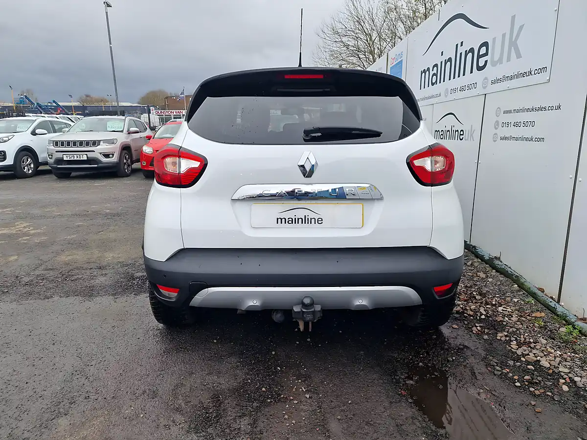 Used 2017 Renault Captur Iconic Nav White - Interior and Exterior details 11