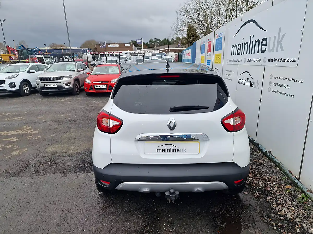 Used 2017 Renault Captur Iconic Nav White - Interior and Exterior details 12