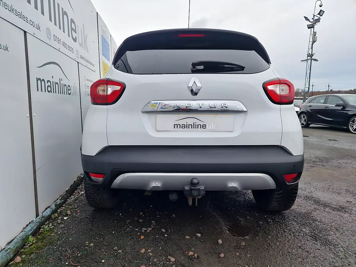Used 2017 Renault Captur Iconic Nav White - Interior and Exterior details 13