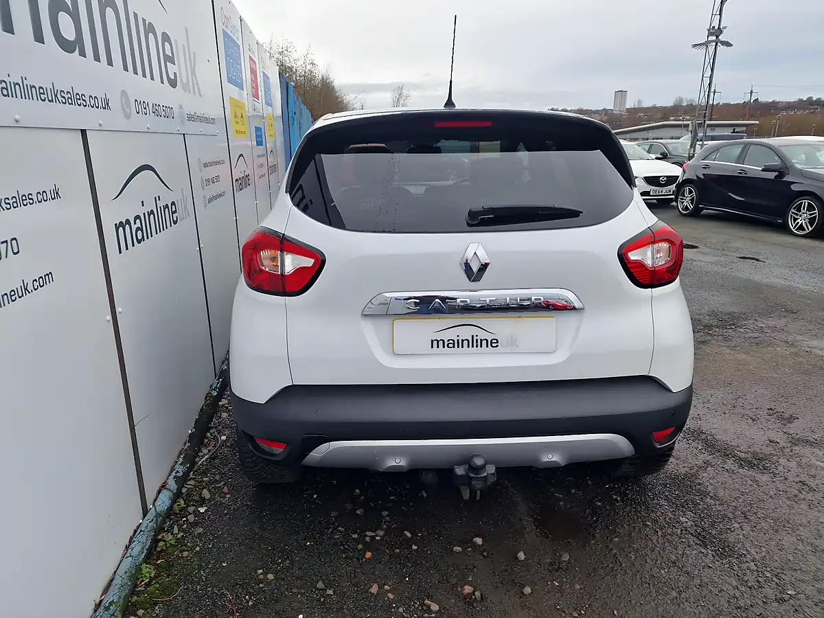 Used 2017 Renault Captur Iconic Nav White - Interior and Exterior details 14