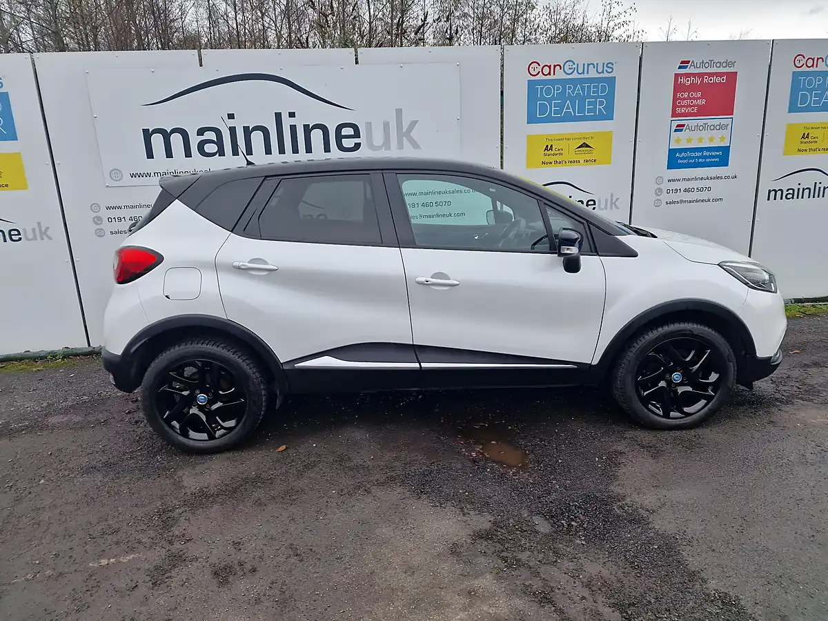 Used 2017 Renault Captur Iconic Nav White - Interior and Exterior details 15