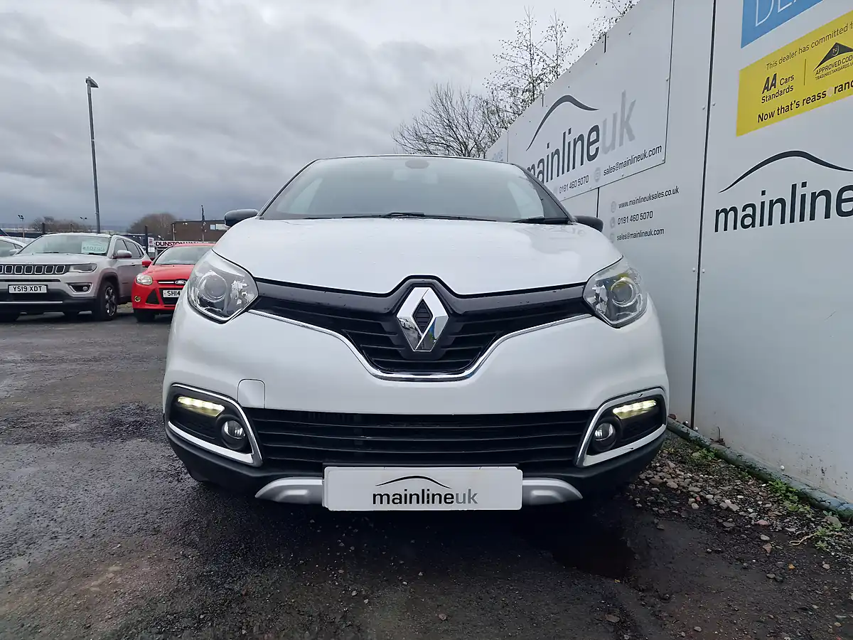 Used 2017 Renault Captur Iconic Nav White - Interior and Exterior details 2
